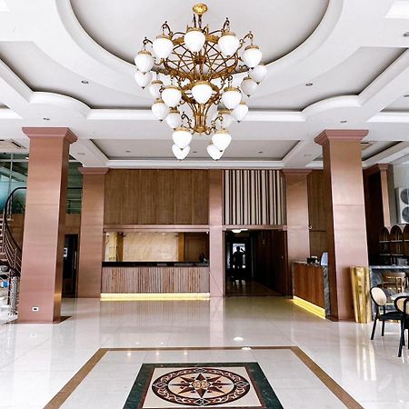 Miloft Sathorn Hotel - Sha Plus Certified Bangkok Exterior foto Lobby
