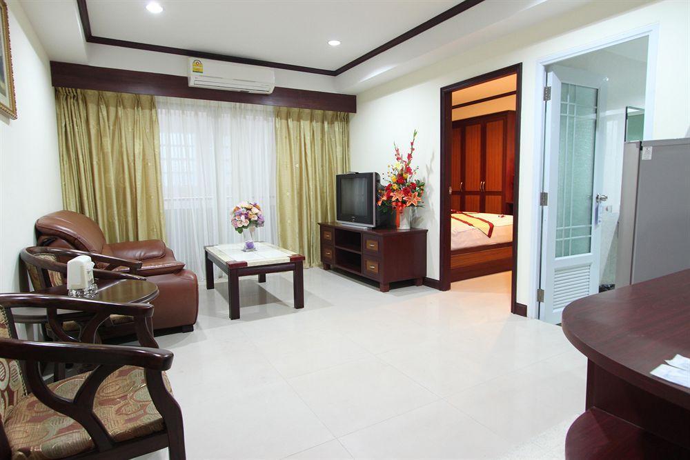 Miloft Sathorn Hotel - Sha Plus Certified Bangkok Exterior foto A typical suite
