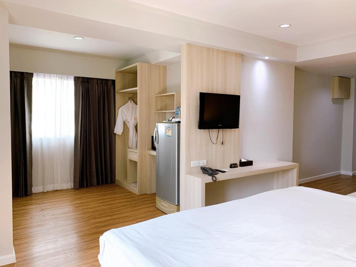 Miloft Sathorn Hotel - Sha Plus Certified Bangkok Exterior foto Deluxe Room