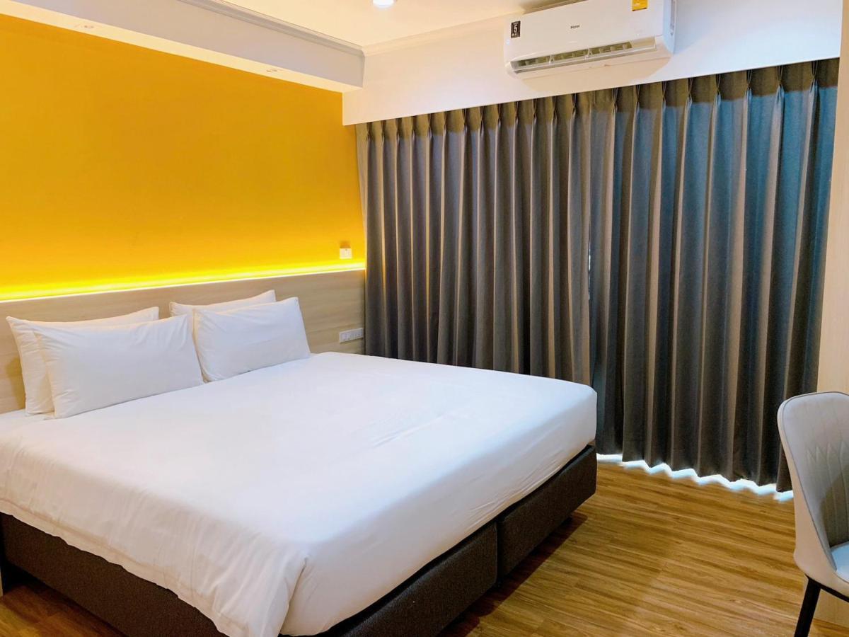Miloft Sathorn Hotel - Sha Plus Certified Bangkok Exterior foto A room at the hotel