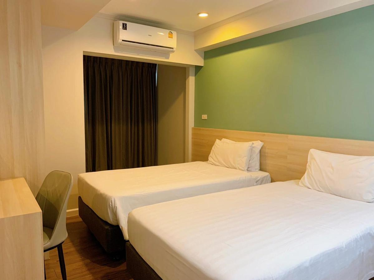 Miloft Sathorn Hotel - Sha Plus Certified Bangkok Exterior foto A room at the hotel